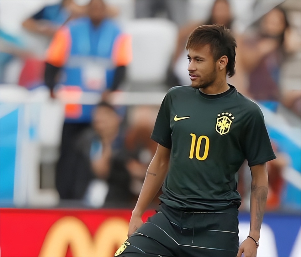 关于内马尔在切尔西比赛中险胜，重返赛场引发热议！的信息